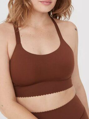 OFFLINE By Aerie Real Me Hold Up! Scallop Sports Bra Size M